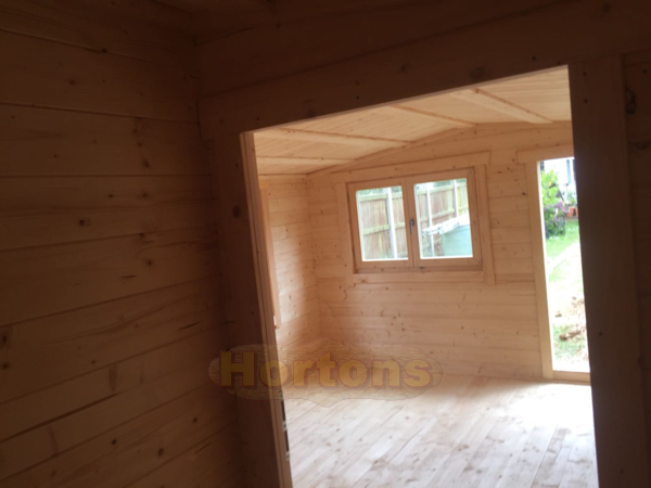 Internal photos of the Malden cabin_3