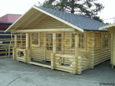 3.6m x 4m Preston Round Log Cabin 200mm - Click Image to Close