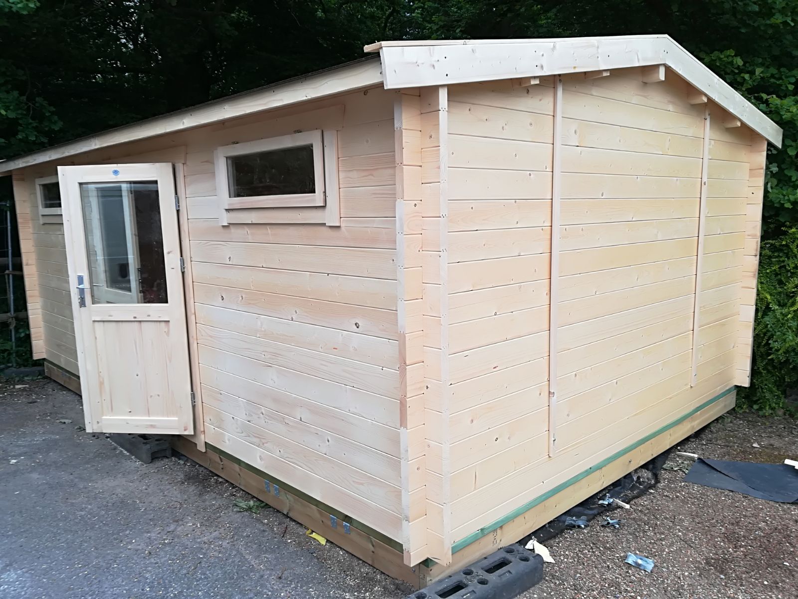 6x4m small sports changing room, 44mm logs