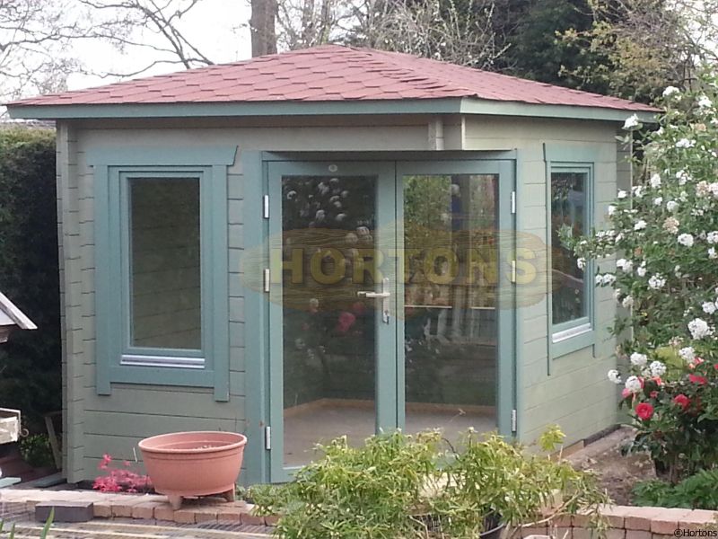 3.5m x 2.5m corner log cabin - Click Image to Close